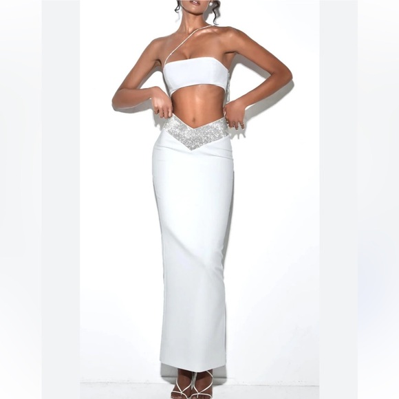 Chic White and Silver Maxi Dress - Picture 2 of 13